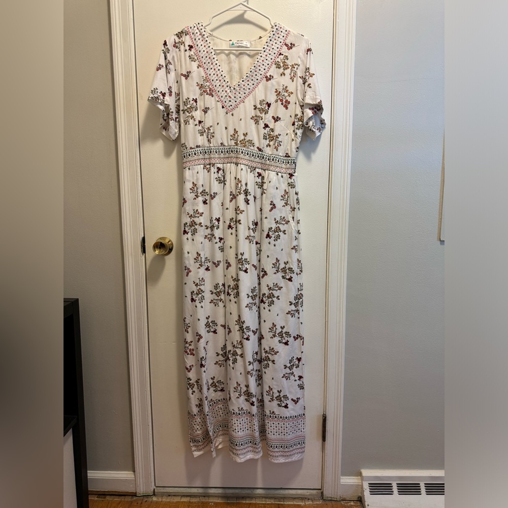 White Floral Short Sleeved Dress with Pockets Medium